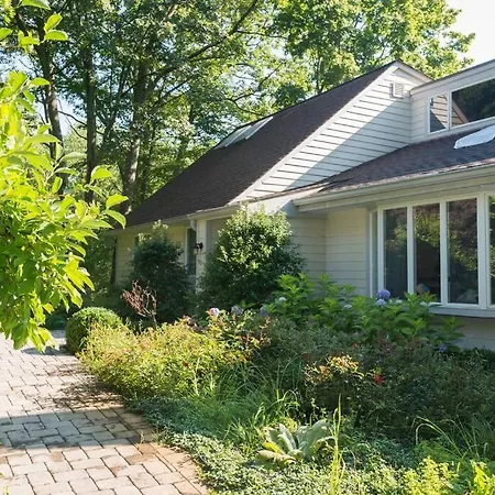 2-Br Stylish Apt & Sauna In Woods. 24/7 Check-In.
